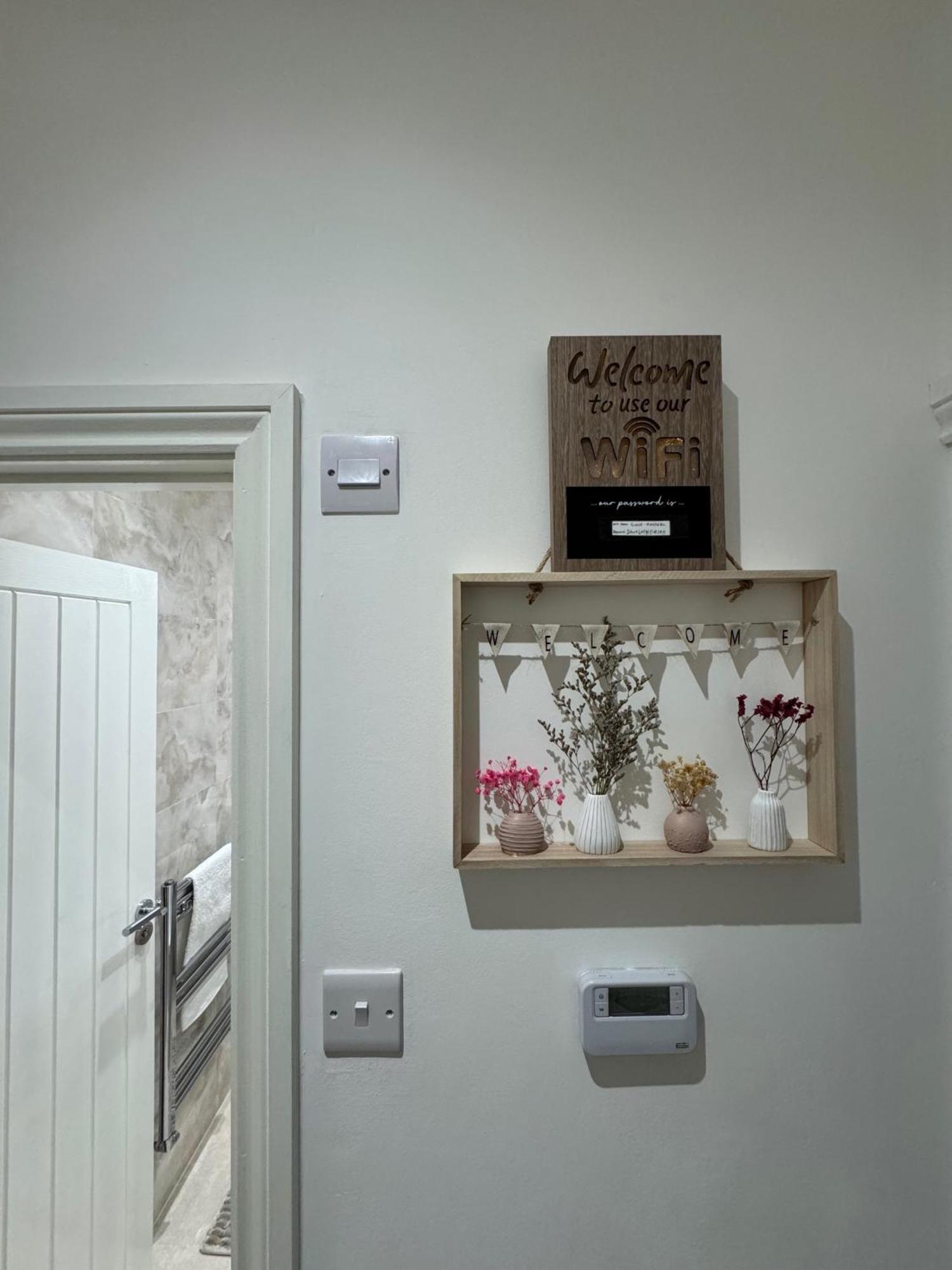 Charming 2 Bedroom In Apartment *