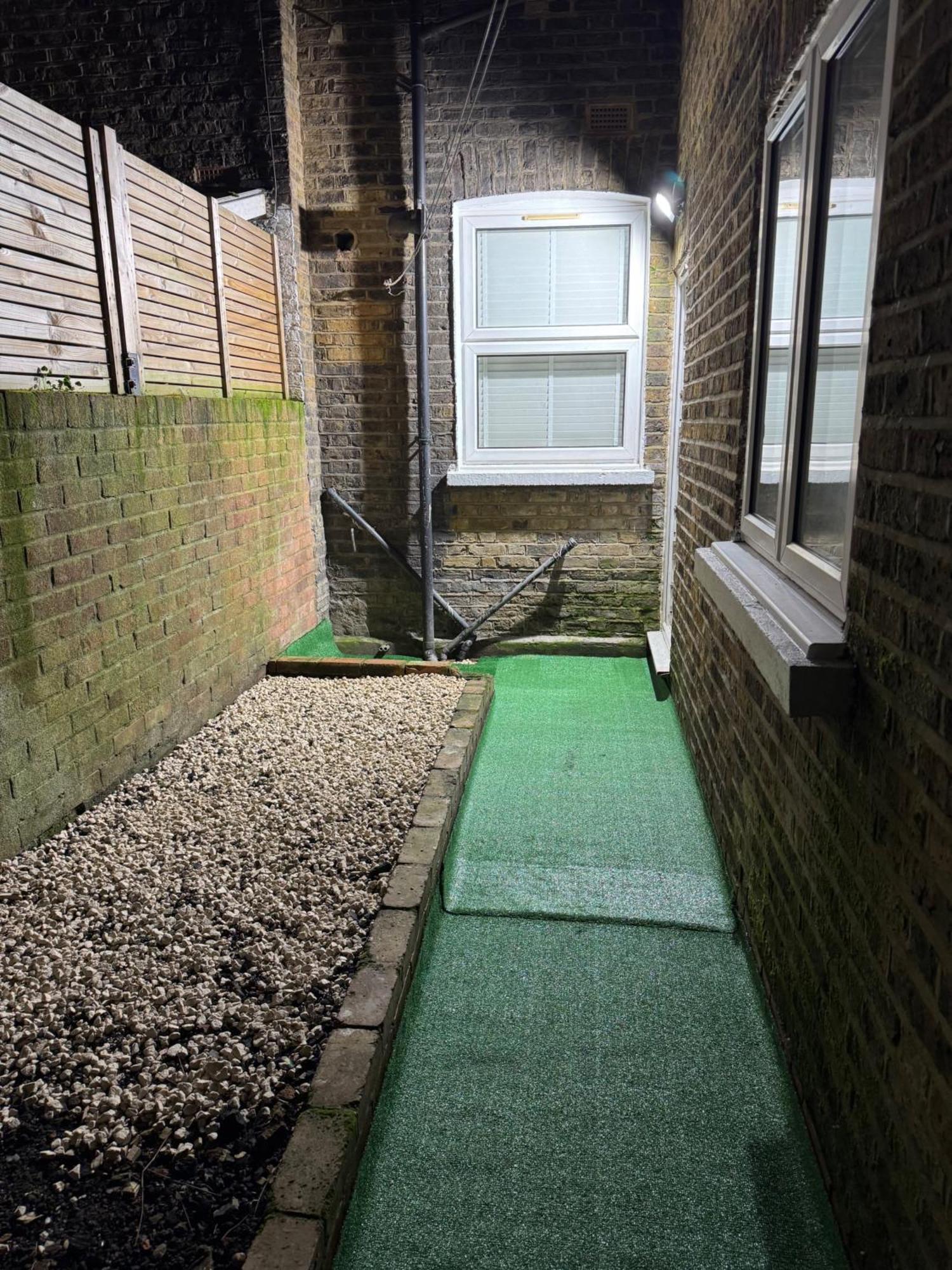 Charming 2 Bedroom In Apartment