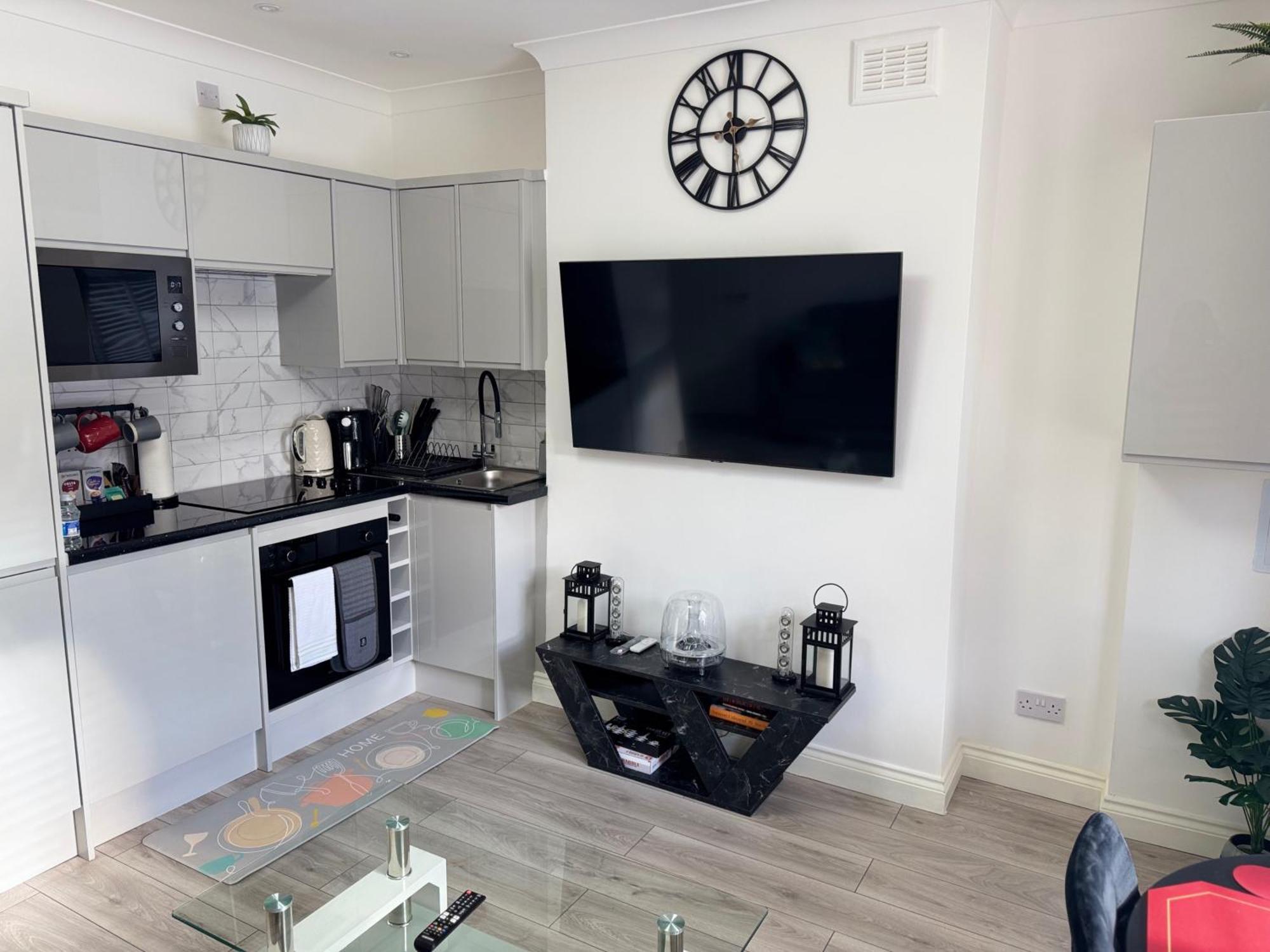 Apartment Charming 2 Bedroom In *